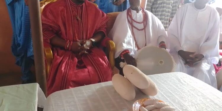 Tumultuous welcome As Dein of Agbor Visits Oza Community