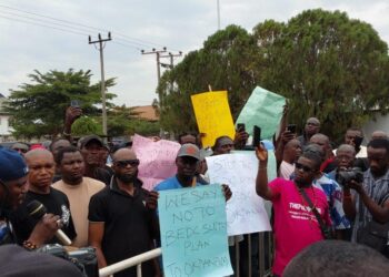 Youths Storm Government House Over Blackout, Rising Insecurity