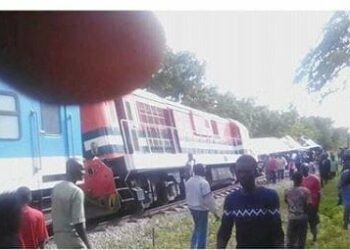 Happening now: Panic as 1,000 Itakpe bound passengers stranded…train brakes down in the bush