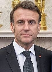 Paris Court Jails Eight, Acquits Two  for Robbery of Kardashian