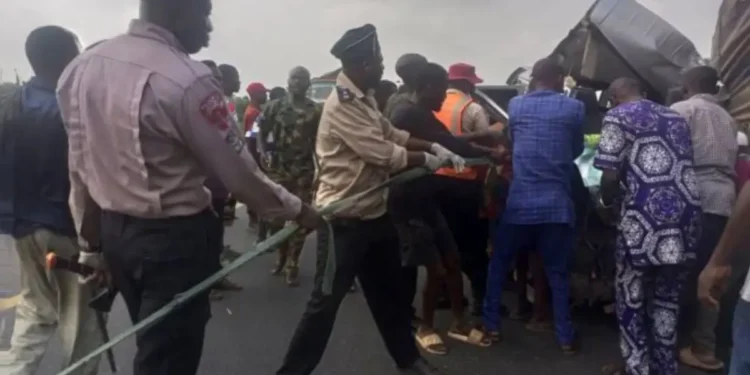 Tragic Accident Claims 10 Lives on Lagos-Ibadan Expressway