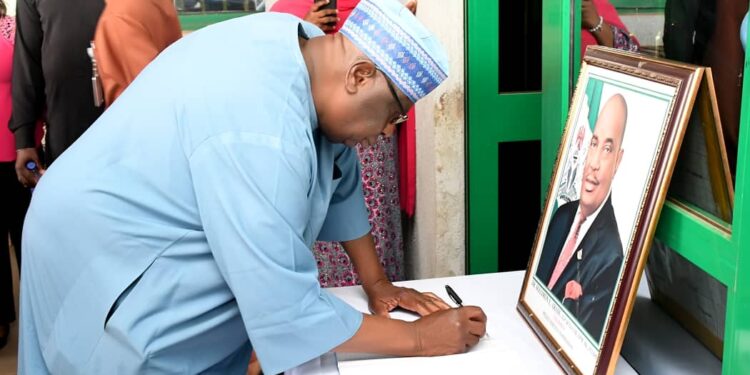 PSC VISITS ARASE FAMILY, PRAYS FOR PEACEFUL REPOSE OF HIS SOUL, SAYS NIGERIA HAS LOST A GREAT PATRIOT -opens condolence register at its Corporate Headquarters