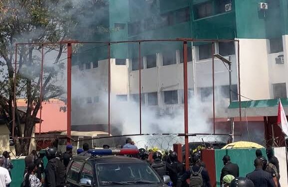 Police Shut Down PDP Secretariat After Fierce Factional Clash