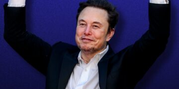 BREAKING: Elon Musk has become the world’s first trillionaire