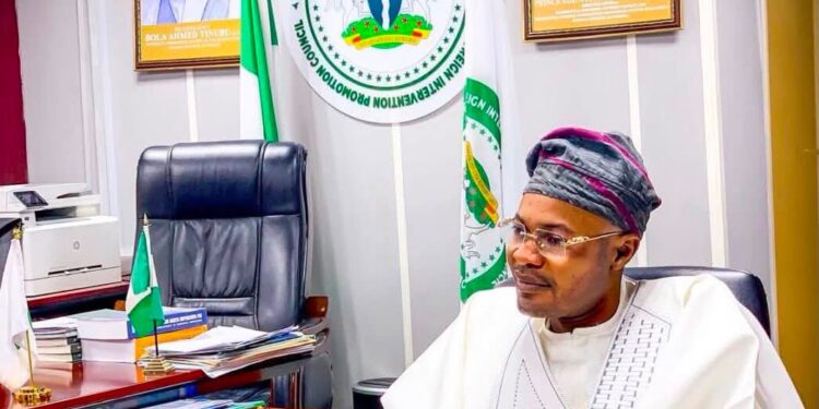 Nigerian Police allegedly carry out “subtituted arrest” on DG of disowned Federal Government Agency by arresting his father in place of him