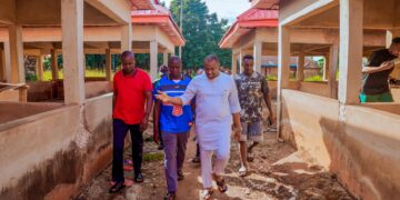 Ehiwarior Inspects Ekuku Agbor Market, Assures Traders of Completion